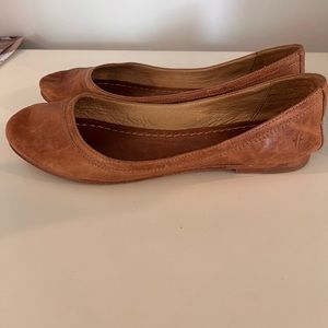Sophisticated in leather. Frye's Carson ballet flats size 9.5